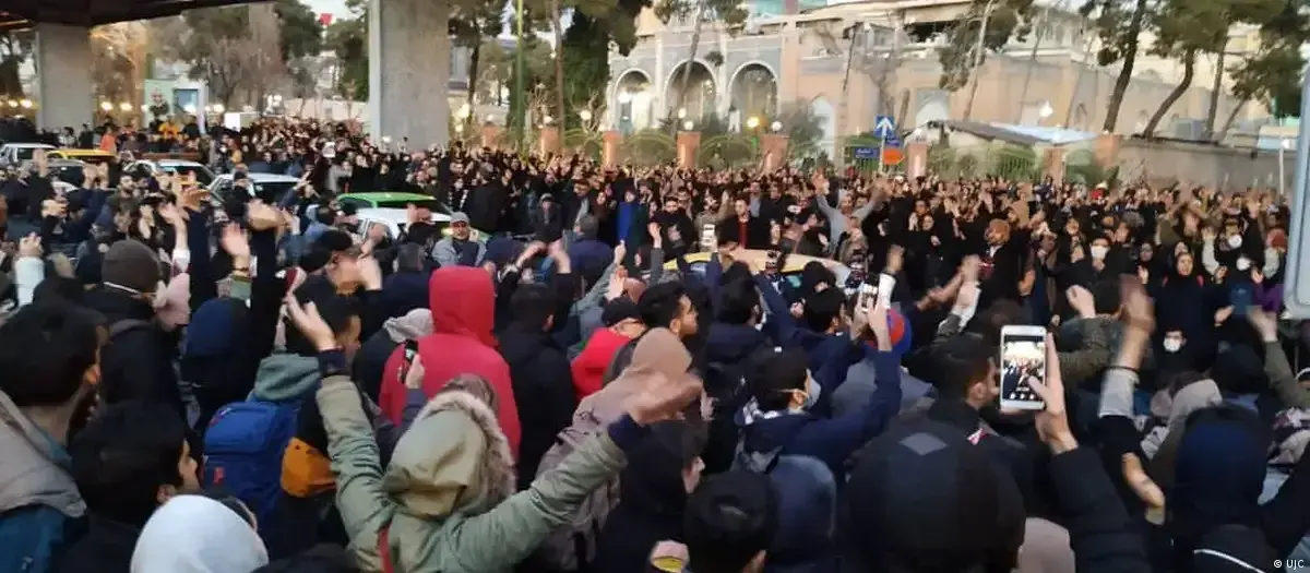 وقتی زندگی دیگر نمیچرخد، اعتراض، فریاد و خشم، حق ماست...